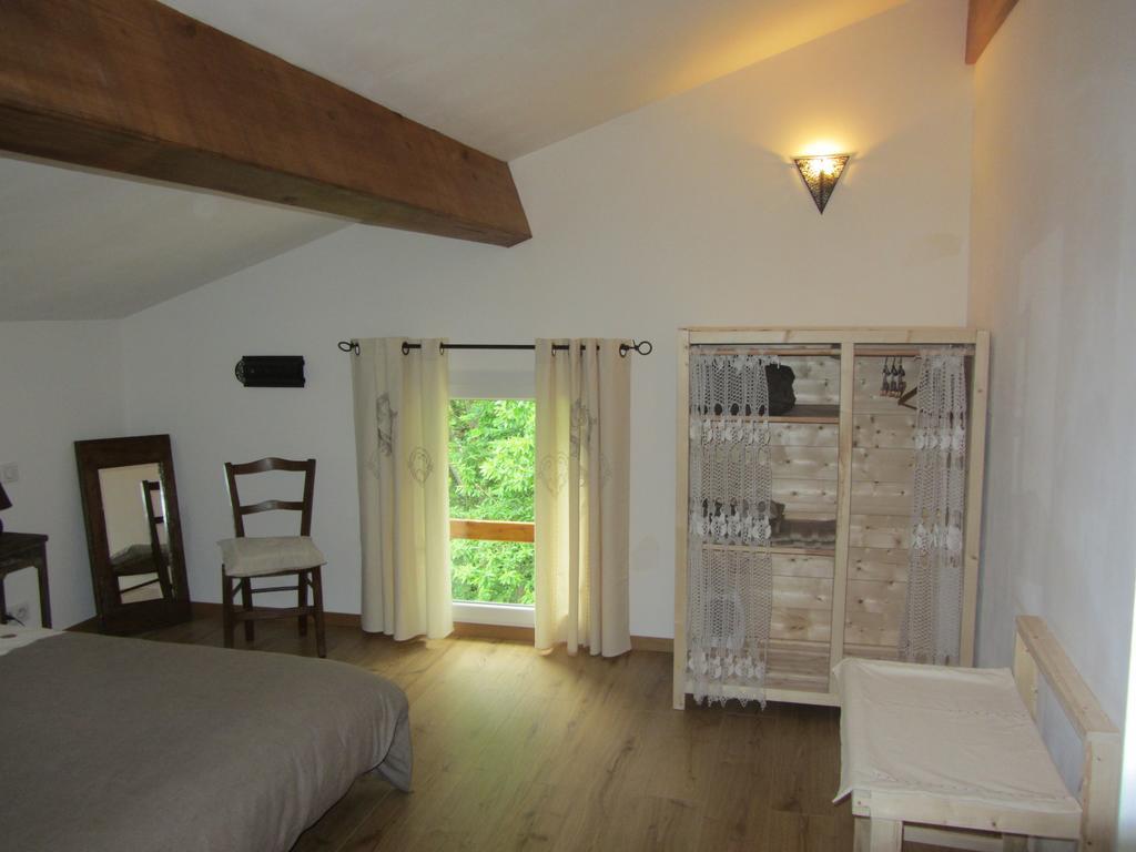 Les Cimes Bed and Breakfast Saint-Pierre-de-Rivière Rum bild