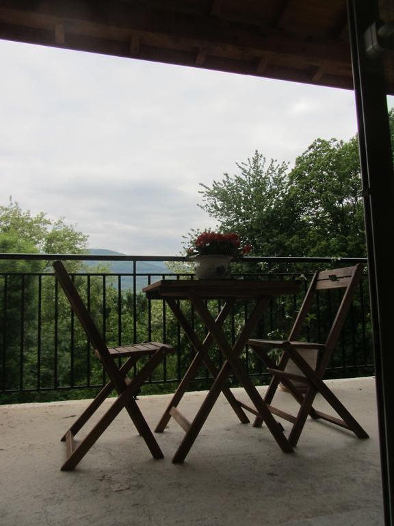 Les Cimes Bed and Breakfast Saint-Pierre-de-Rivière Exteriör bild
